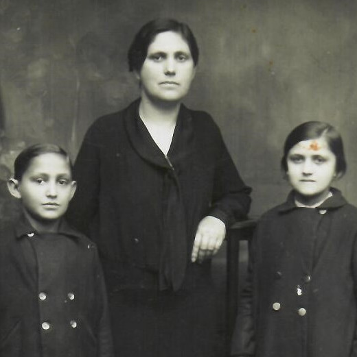 MAMMA ANTONIETTA CON I FIGLI GIUSEPPE E FRANCA