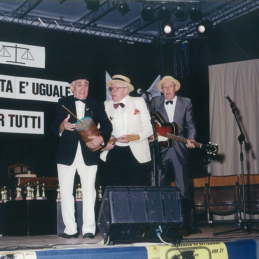 Ste atent a cui dü lì: Beppe Buzzi e Peppino Malacalza Piazza Duomo Voghera. Beppe Buzzi, Peppino Malacalza, Lino Gugliada